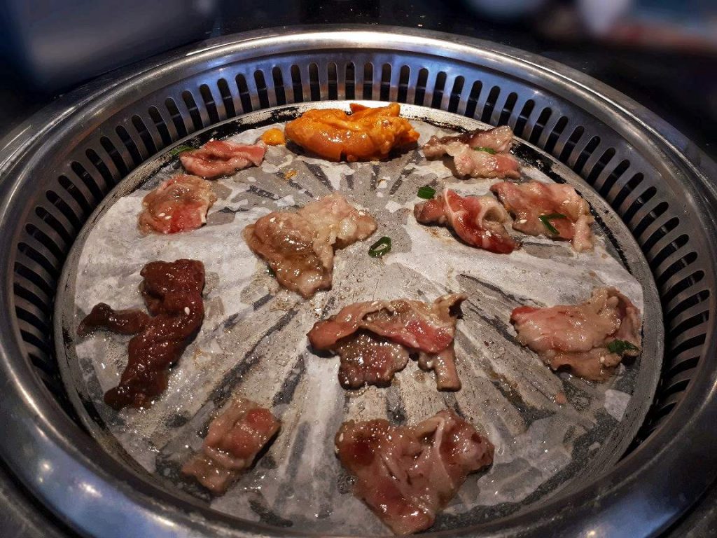 Grilling the meat in Yakimix