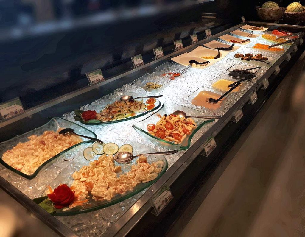 Many salads to choose in Yakimix