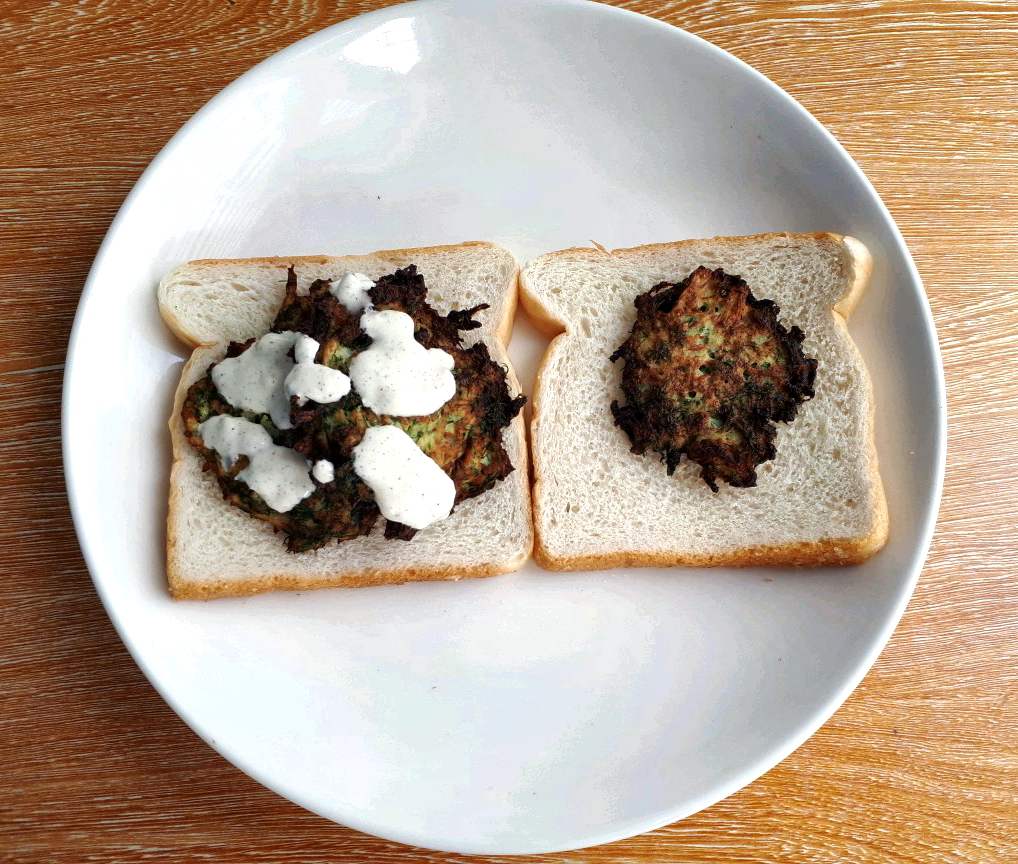 A delicious cauliflower flitters sandwich mixed with pepper mayo sauce