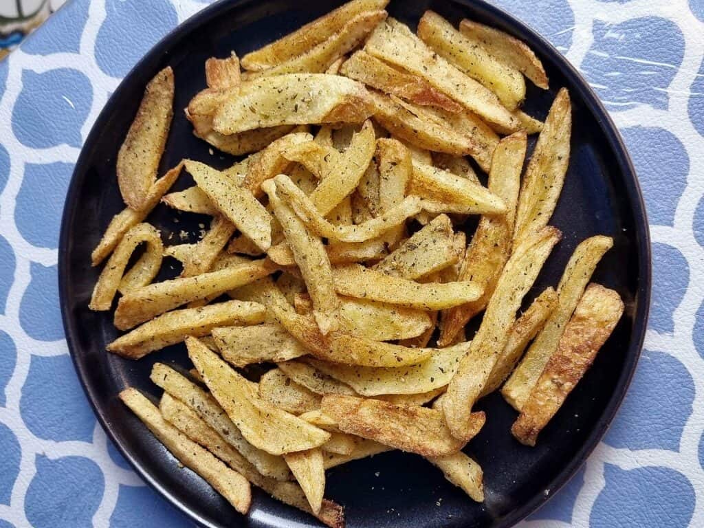 Turkish fries: delicious golden potato strips with a flavorful twist of Middle Eastern spices.