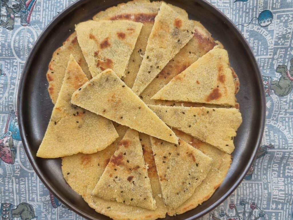 Algerian flatbread kesra with 8 pieces served on a plate 