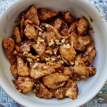 Pad-Kratiem (Thai Garlic Pepper Chicken)